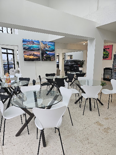 Athos Motors Showroom — Auto auction
